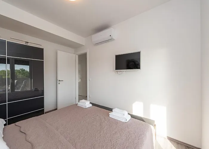 Contessa Nyaraló